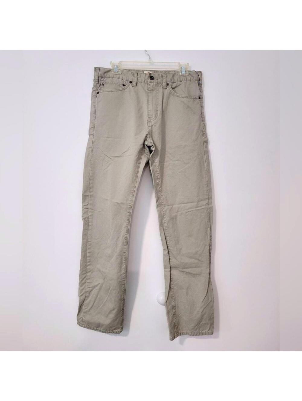 Dockers Stylish Men's Khaki Pants - Size 32 x 32